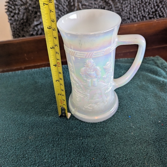 ⭐⭐READ!⭐VINTAGE Fenton Federal Iridescent Carnival Glass Beer Stein Tavern Sce - Picture 2 of 3